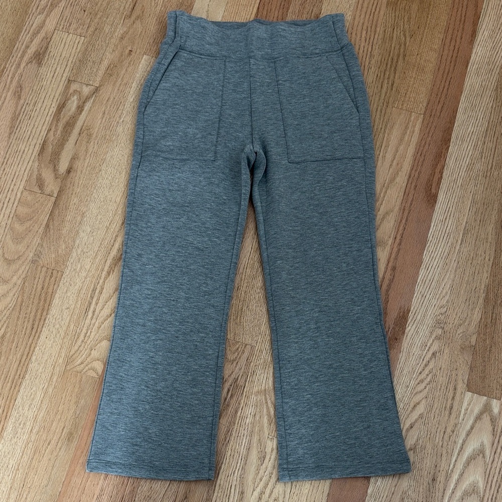 Cabi cropped ankle sweatpant